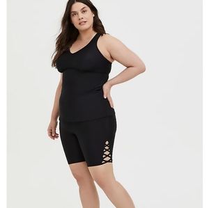 New lattice black strappy short